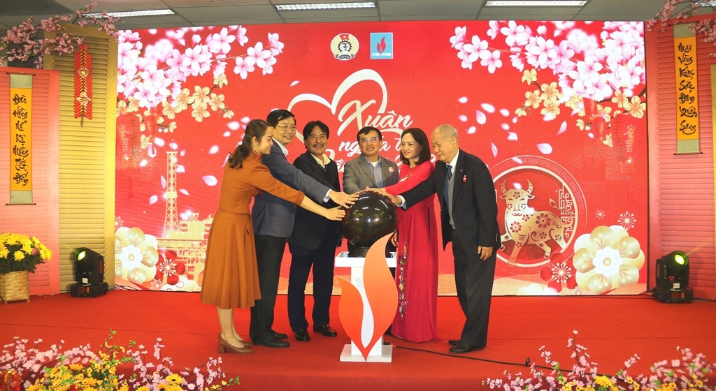 Ấm áp “Xuân nghĩa tình Dầu khí - Kết nối yêu thương” năm 2021 Ấm áp “Xuân nghĩa tình Dầu khí - Kết nối yêu thương” năm 2021