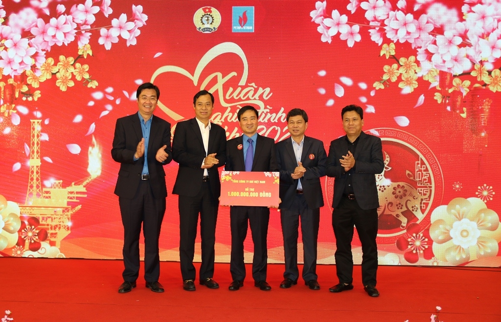 Ấm áp “Xuân nghĩa tình Dầu khí - Kết nối yêu thương” năm 2021 Ấm áp “Xuân nghĩa tình Dầu khí - Kết nối yêu thương” năm 2021