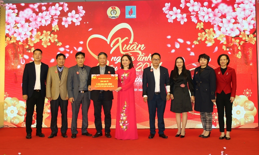Ấm áp “Xuân nghĩa tình Dầu khí - Kết nối yêu thương” năm 2021 Ấm áp “Xuân nghĩa tình Dầu khí - Kết nối yêu thương” năm 2021