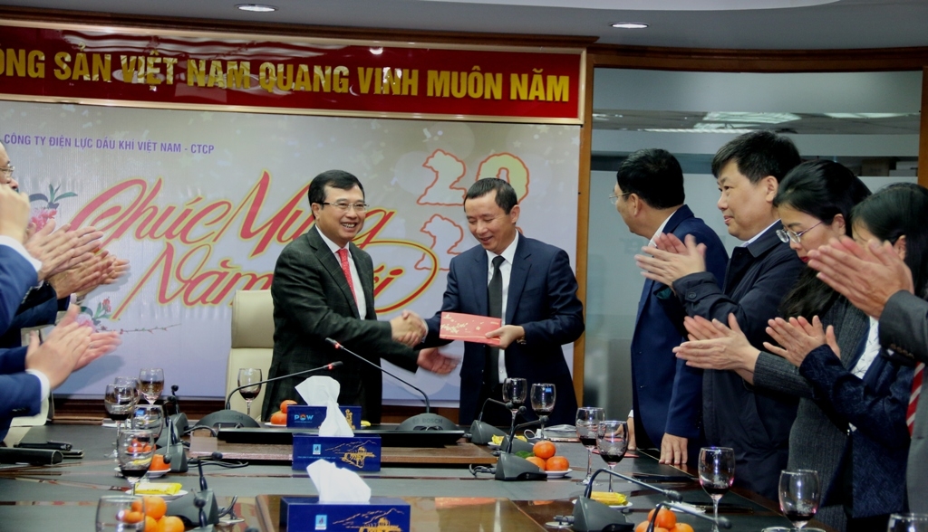 Chủ tịch HĐTV Petrovietnam Hoàng Quốc Vượng thăm và chúc Tết các đơn vị dầu khí tại Hà Nội Chủ tịch HĐTV Petrovietnam Hoàng Quốc Vượng thăm và chúc Tết các đơn vị dầu khí tại Hà Nội