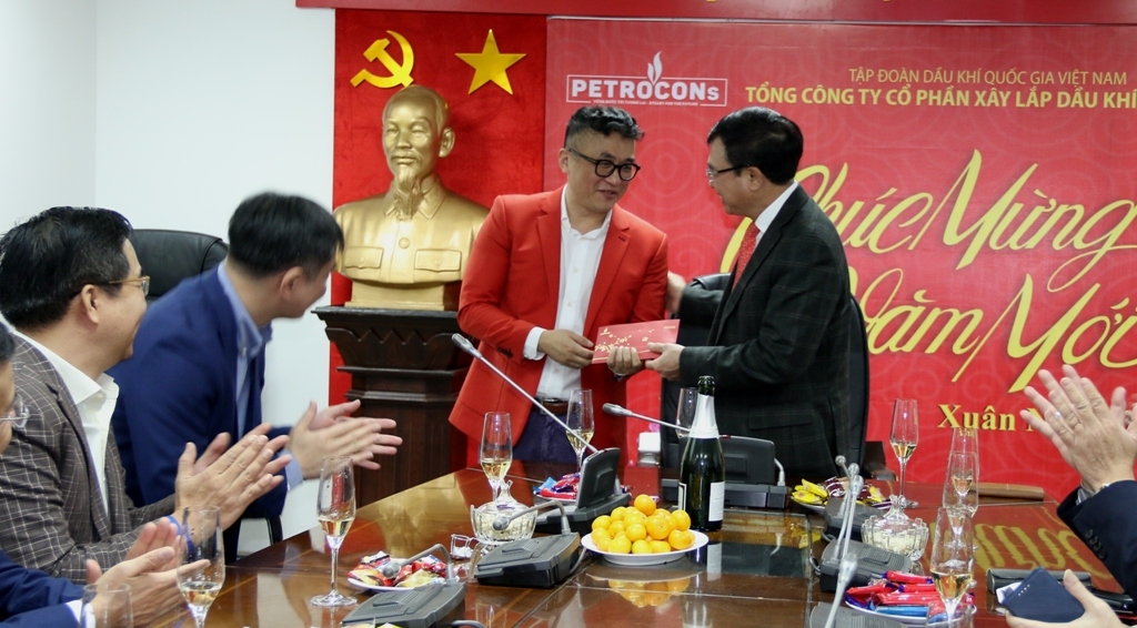 Chủ tịch HĐTV Petrovietnam Hoàng Quốc Vượng thăm và chúc Tết các đơn vị dầu khí tại Hà Nội Chủ tịch HĐTV Petrovietnam Hoàng Quốc Vượng thăm và chúc Tết các đơn vị dầu khí tại Hà Nội