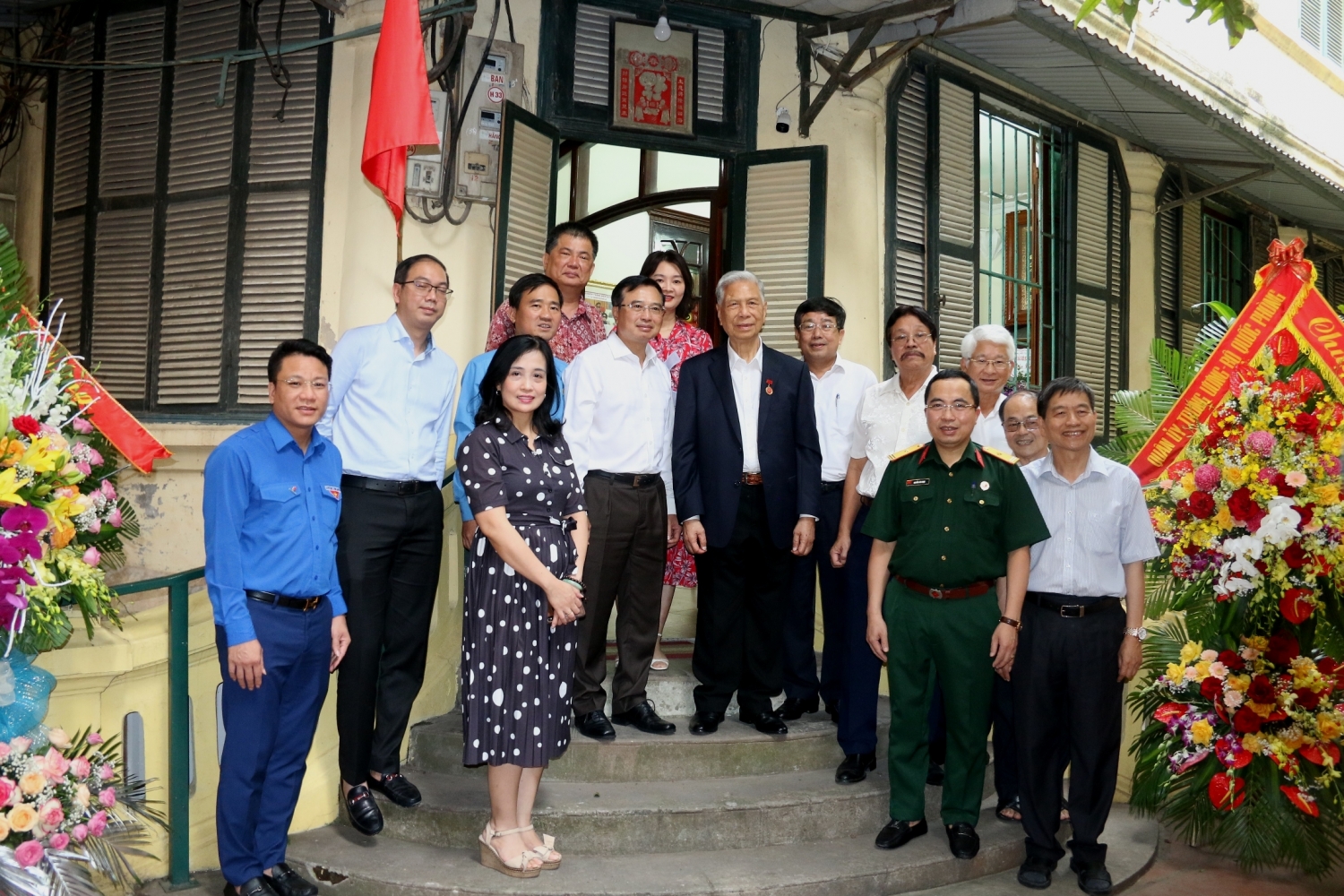 Lãnh đạo Petrovietnam thăm, chúc mừng Trung tướng Đặng Quân Thụy đón nhận Huy hiệu 75 năm tuổi Đảng