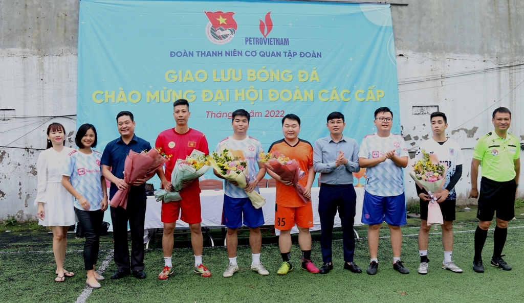 Đoàn Thanh niên Cơ quan Tập đoàn khai mạc giải bóng đá chào mừng Đại hội Đoàn các cấp