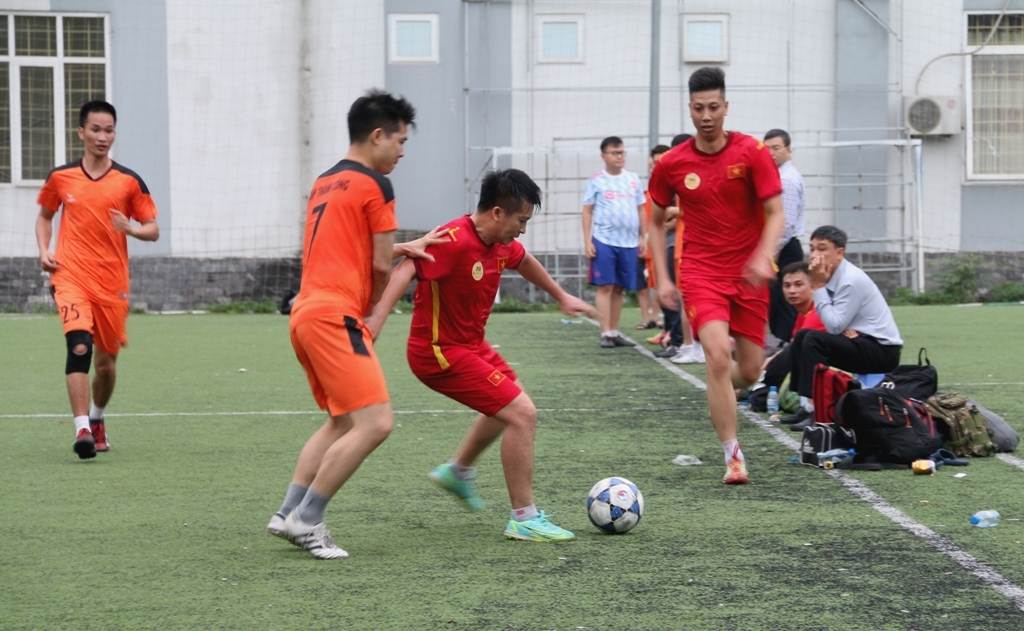 Đoàn Thanh niên Cơ quan Tập đoàn khai mạc giải bóng đá chào mừng Đại hội Đoàn các cấp