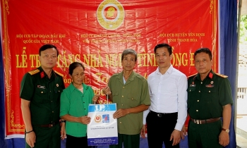 Hội CCB Tập đoàn trao 2 nhà “Nghĩa tình đồng đội” tại Thanh Hóa