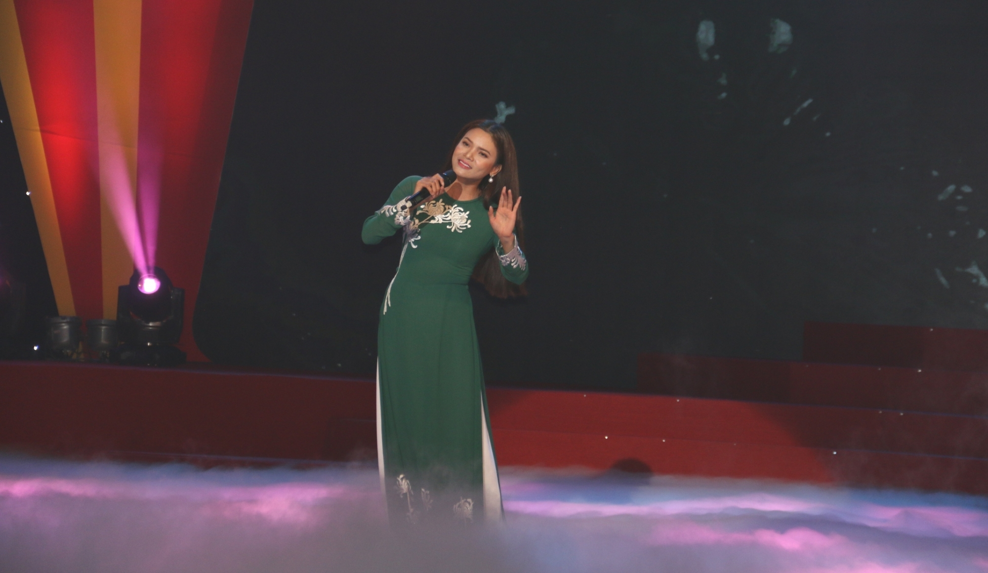Xúc động chương trình nghệ thuật “Tiếng gọi non sông” xuc dong chuong trinh nghe thuat tieng goi non song