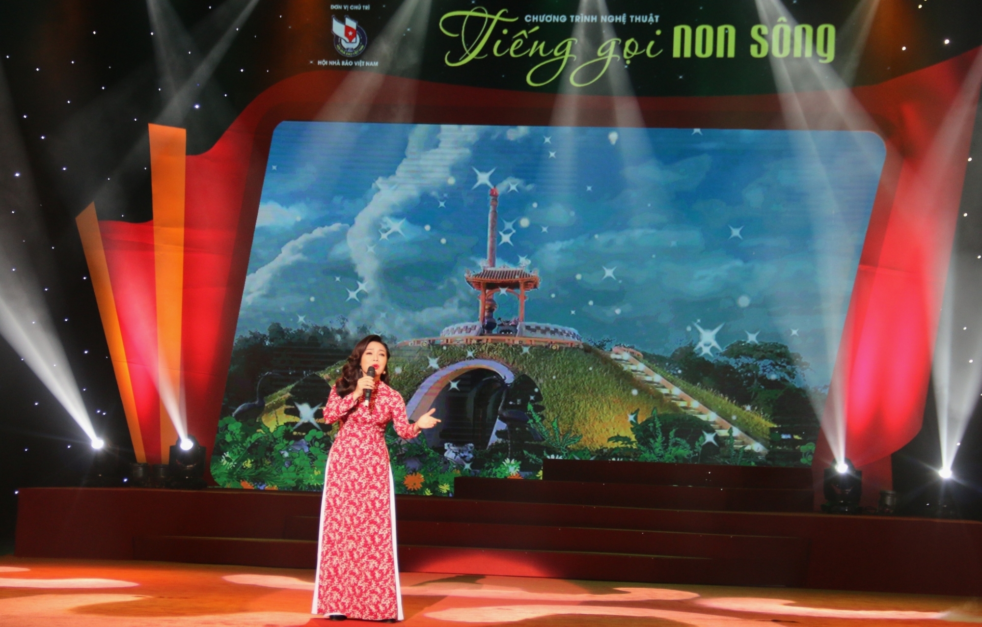 Xúc động chương trình nghệ thuật “Tiếng gọi non sông” xuc dong chuong trinh nghe thuat tieng goi non song