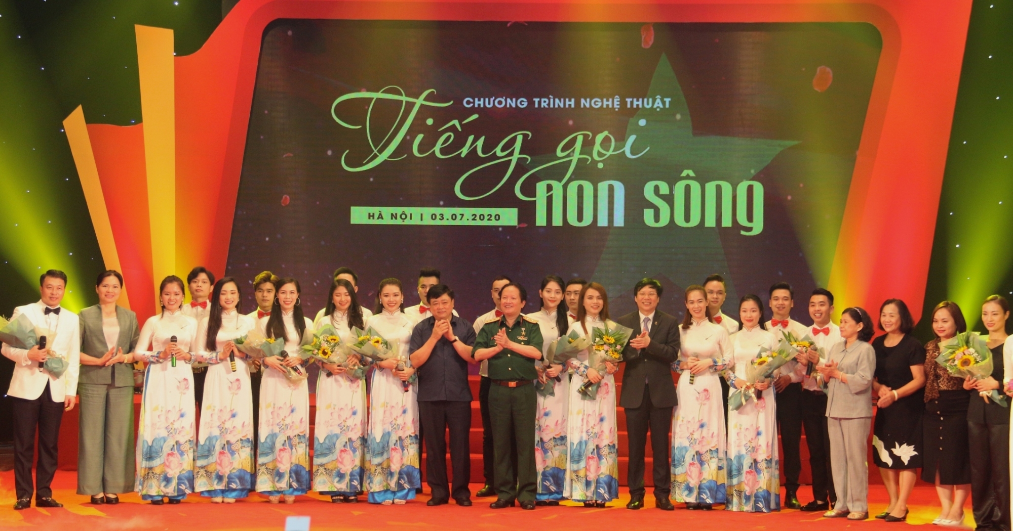 Xúc động chương trình nghệ thuật “Tiếng gọi non sông” xuc dong chuong trinh nghe thuat tieng goi non song