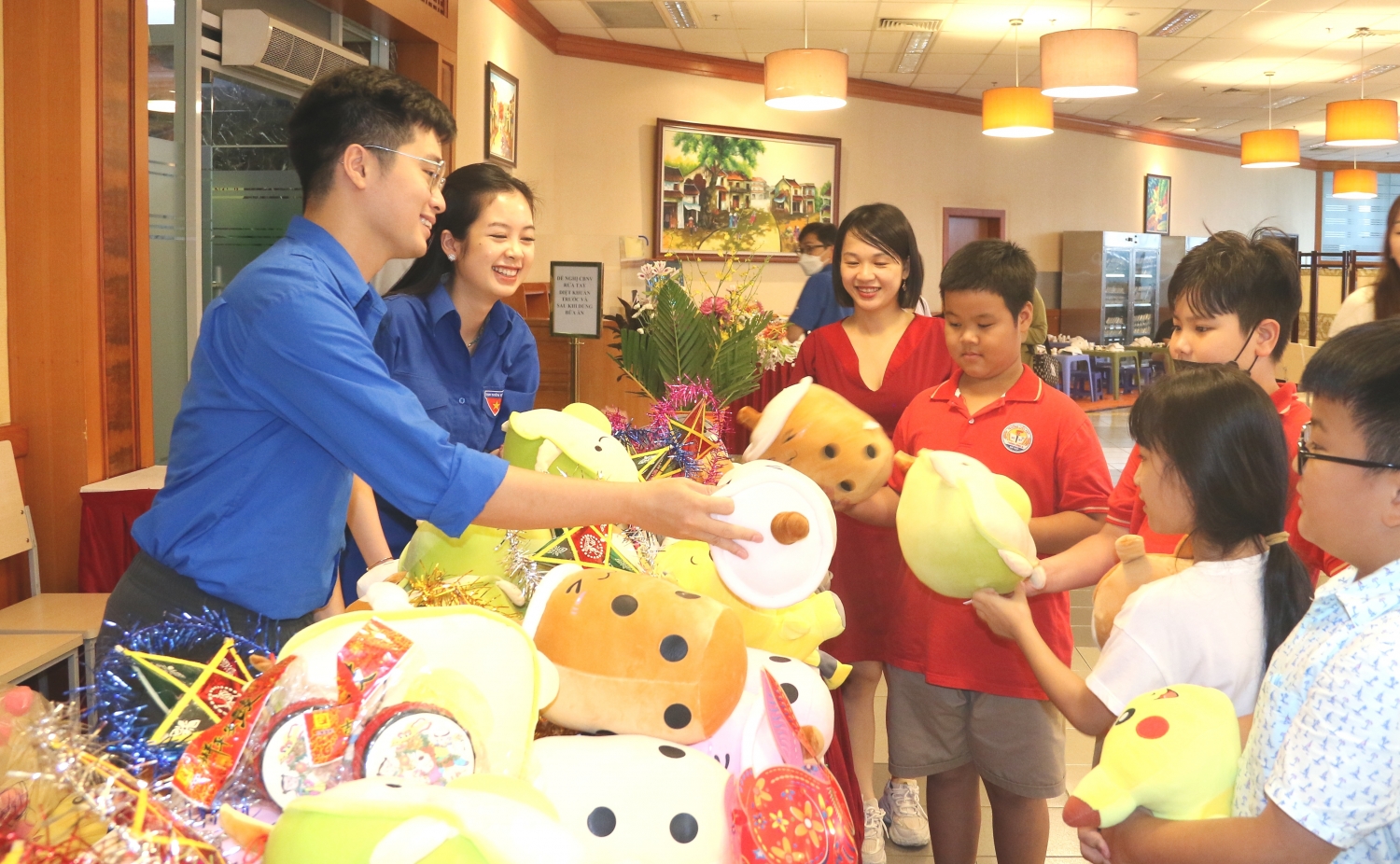 Đoàn Thanh niên Cơ quan Tập đoàn tổ chức Trung thu “Vui hội trăng rằm”