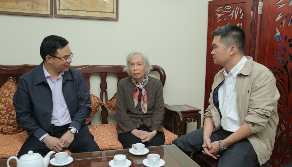 Lãnh đạo Petrovietnam thăm hỏi, tri ân nguyên lãnh đạo ngành Dầu khí Việt Nam Lãnh đạo Petrovietnam thăm hỏi, tri ân nguyên lãnh đạo ngành Dầu khí Việt Nam