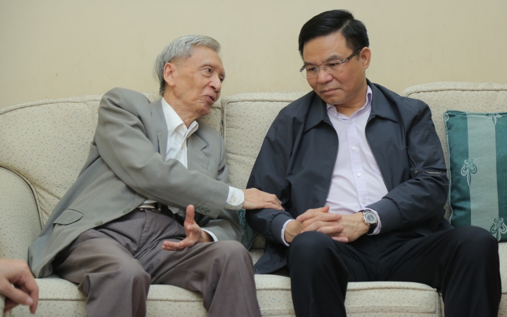 Lãnh đạo Petrovietnam thăm hỏi, tri ân nguyên lãnh đạo ngành Dầu khí Việt Nam Lãnh đạo Petrovietnam thăm hỏi, tri ân nguyên lãnh đạo ngành Dầu khí Việt Nam