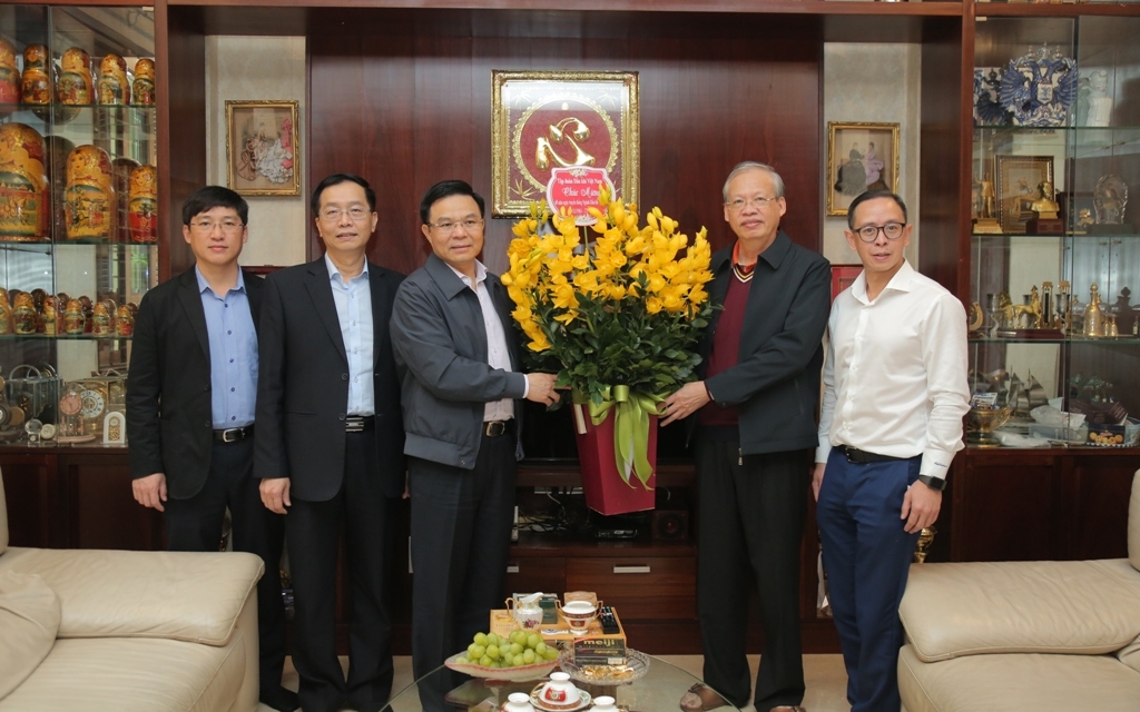 Lãnh đạo Petrovietnam thăm hỏi, tri ân nguyên lãnh đạo ngành Dầu khí Việt Nam Lãnh đạo Petrovietnam thăm hỏi, tri ân nguyên lãnh đạo ngành Dầu khí Việt Nam