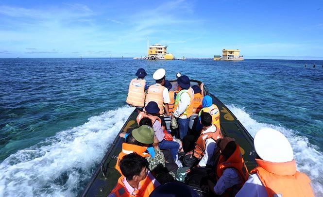 Vietsovpetro khai mạc triển lãm ảnh “Biển đảo Tổ quốc” vietsovpetro khai mac trien lam anh bien dao to quoc