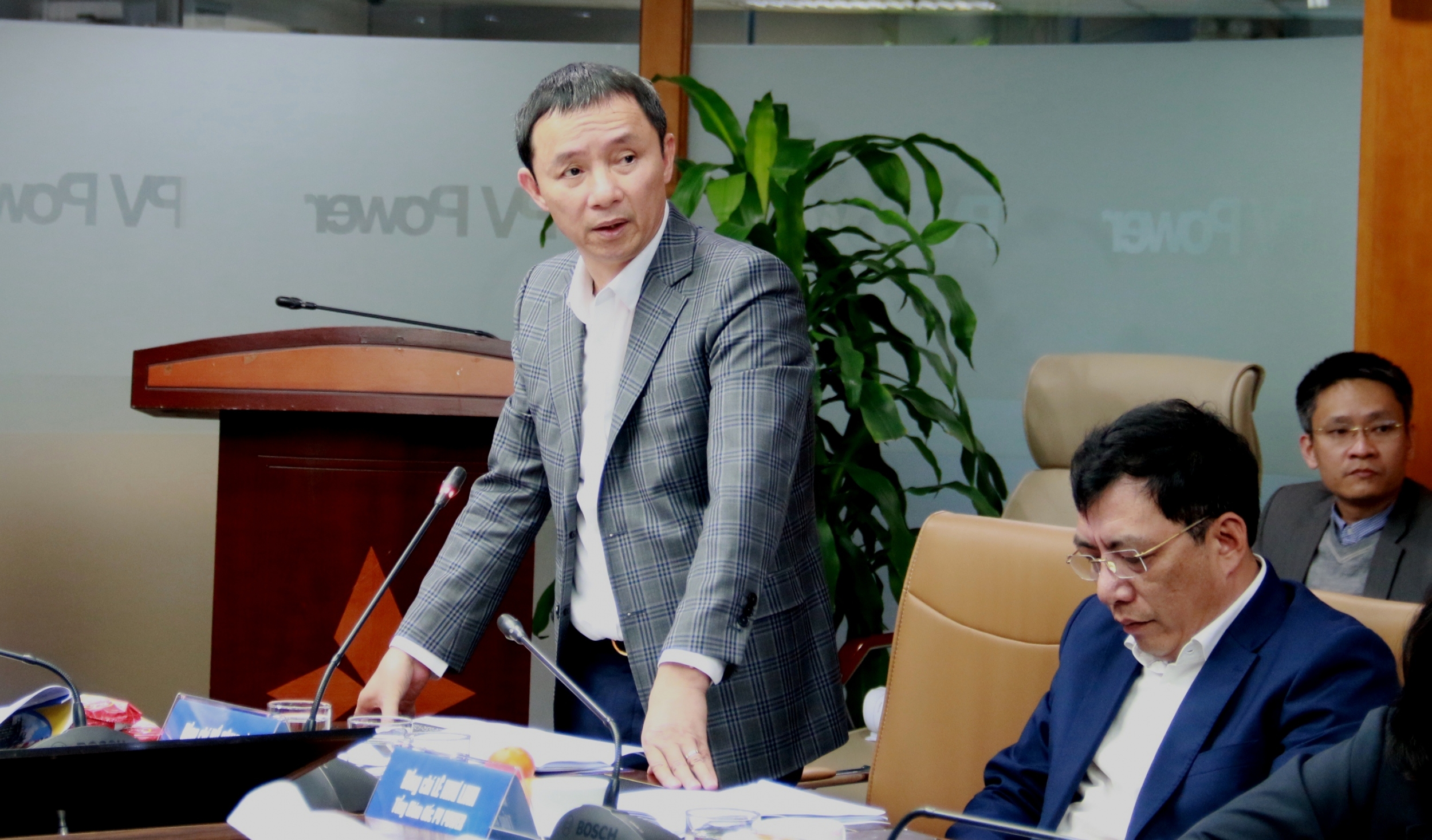 Chủ tịch HĐTV Petrovietnam Hoàng Quốc Vượng làm việc với PV Power Chủ tịch HĐTV Petrovietnam Hoàng Quốc Vượng làm việc với PV Power