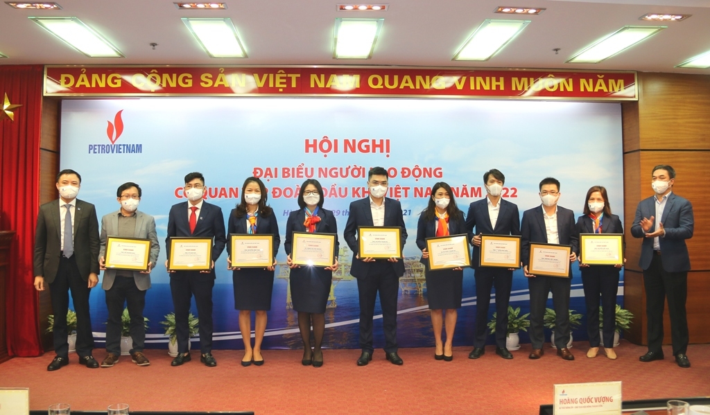 Tổng Giám đốc Petrovietnam Lê Mạnh Hùng đối thoại với người lao động Cơ quan Tập đoàn