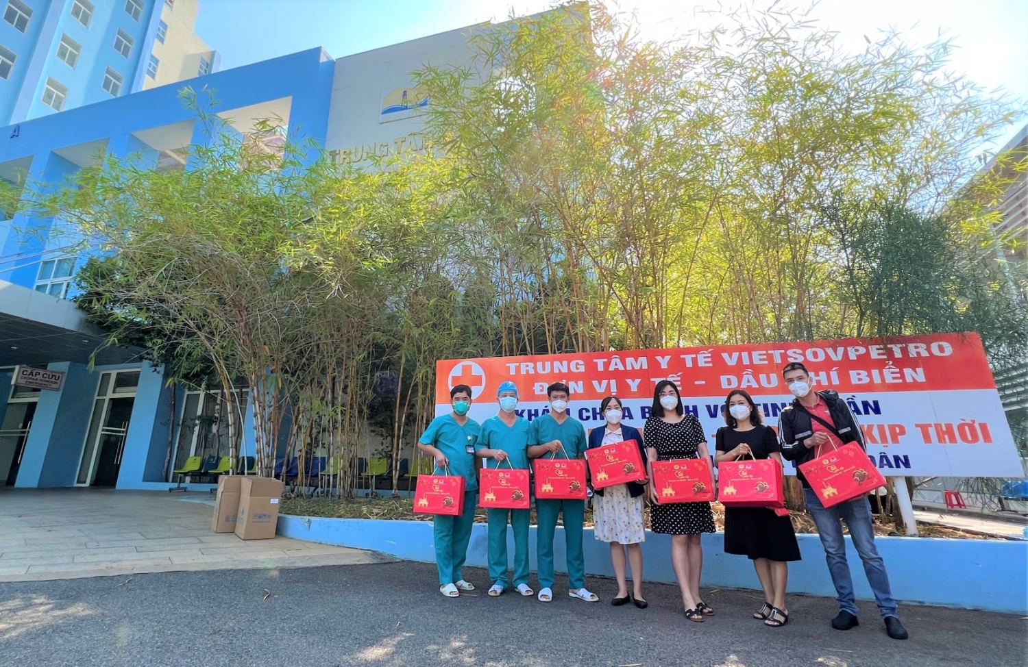Vietsovpetro: “Tết sum vầy – Xuân nghĩa tình Dầu khí – Bình an” Vietsovpetro: “Tết sum vầy – Xuân nghĩa tình Dầu khí – Bình an”
