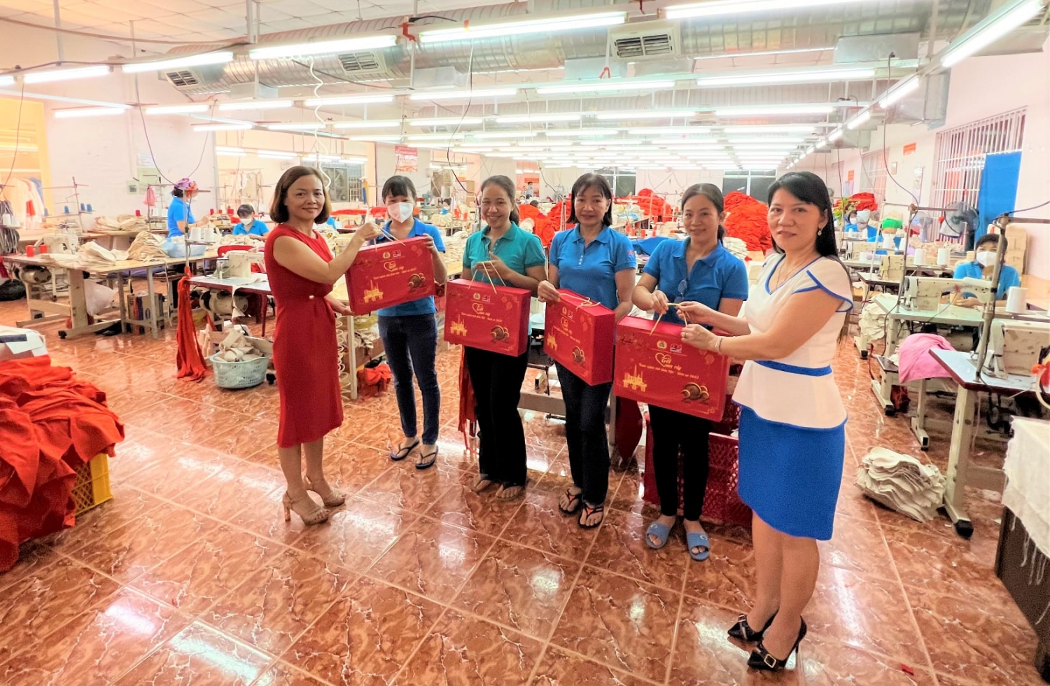 Vietsovpetro: “Tết sum vầy – Xuân nghĩa tình Dầu khí – Bình an” Vietsovpetro: “Tết sum vầy – Xuân nghĩa tình Dầu khí – Bình an”