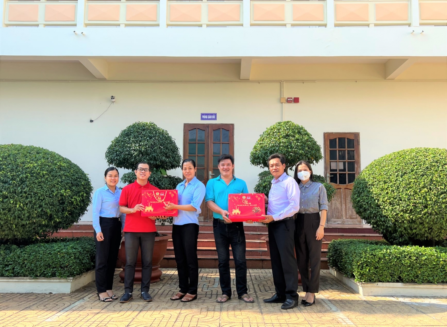 Vietsovpetro: “Tết sum vầy – Xuân nghĩa tình Dầu khí – Bình an” Vietsovpetro: “Tết sum vầy – Xuân nghĩa tình Dầu khí – Bình an”