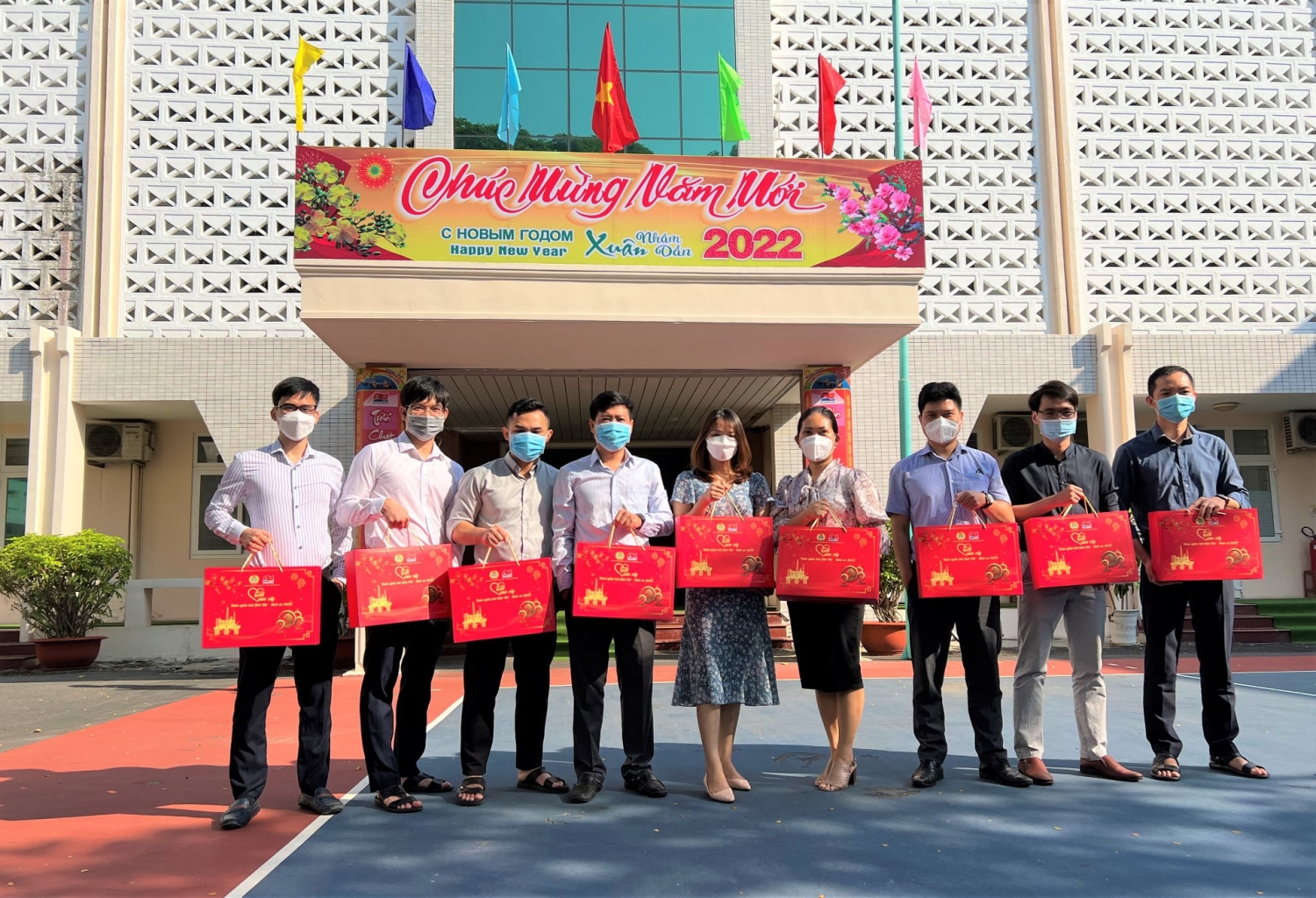 Vietsovpetro: “Tết sum vầy – Xuân nghĩa tình Dầu khí – Bình an” Vietsovpetro: “Tết sum vầy – Xuân nghĩa tình Dầu khí – Bình an”