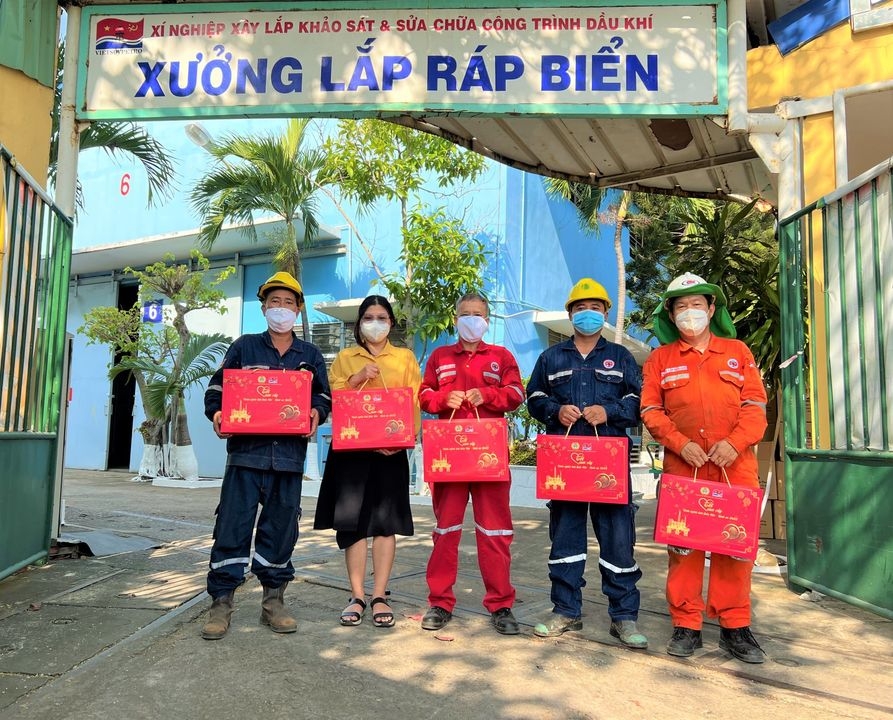 Vietsovpetro: “Tết sum vầy – Xuân nghĩa tình Dầu khí – Bình an” Vietsovpetro: “Tết sum vầy – Xuân nghĩa tình Dầu khí – Bình an”