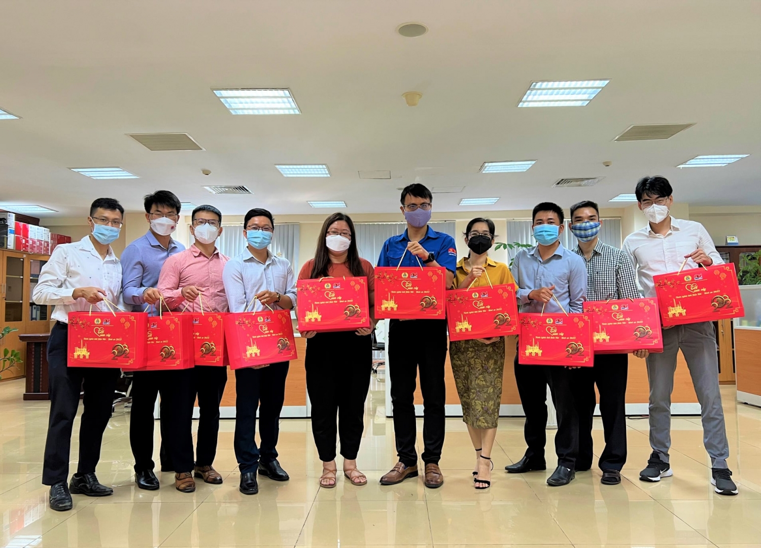 Vietsovpetro: “Tết sum vầy – Xuân nghĩa tình Dầu khí – Bình an” Vietsovpetro: “Tết sum vầy – Xuân nghĩa tình Dầu khí – Bình an”