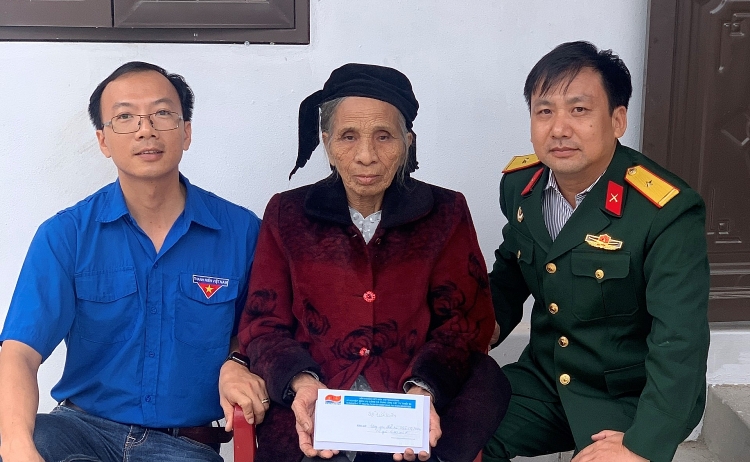 Xí nghiệp Dịch vụ trao tặng nhà tình thương tại Ninh Bình Xí nghiệp Dịch vụ trao tặng nhà tình thương tại Ninh Bình