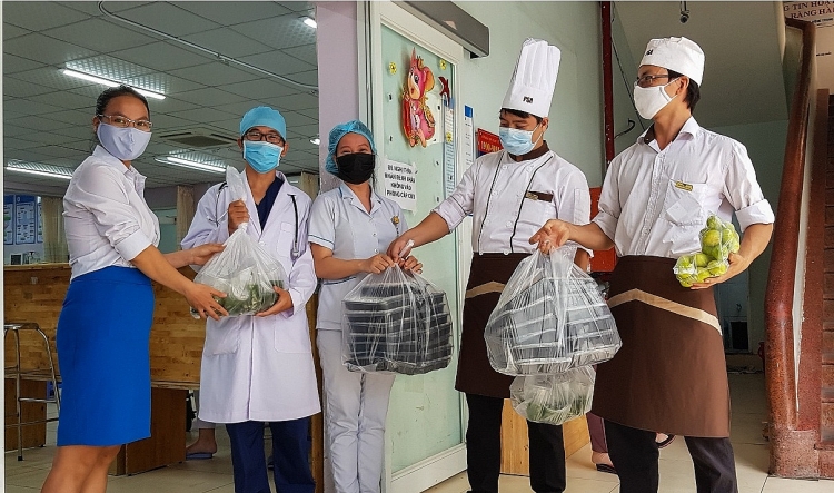 PETROSETCO chung tay trong cuộc chiến chống đại dịch Covid-19 petrosetco chung tay trong cuoc chien chong dai dich covid 19