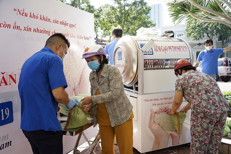 Cây "ATM gạo" của PETROSETCO petrosetco chung tay ho tro gao cho cac hoan canh kho khan