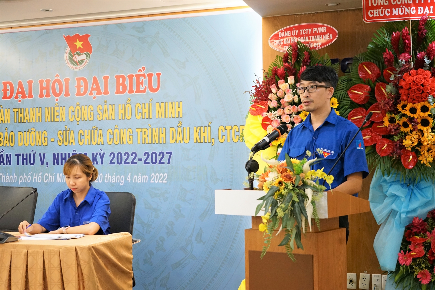 Tuổi trẻ PVMR: Tiên phong - Cống hiến - Gương mẫu - Đoàn kết - Sáng tạo Tuổi trẻ PVMR: Tiên phong - Cống hiến - Gương mẫu - Đoàn kết - Sáng tạo