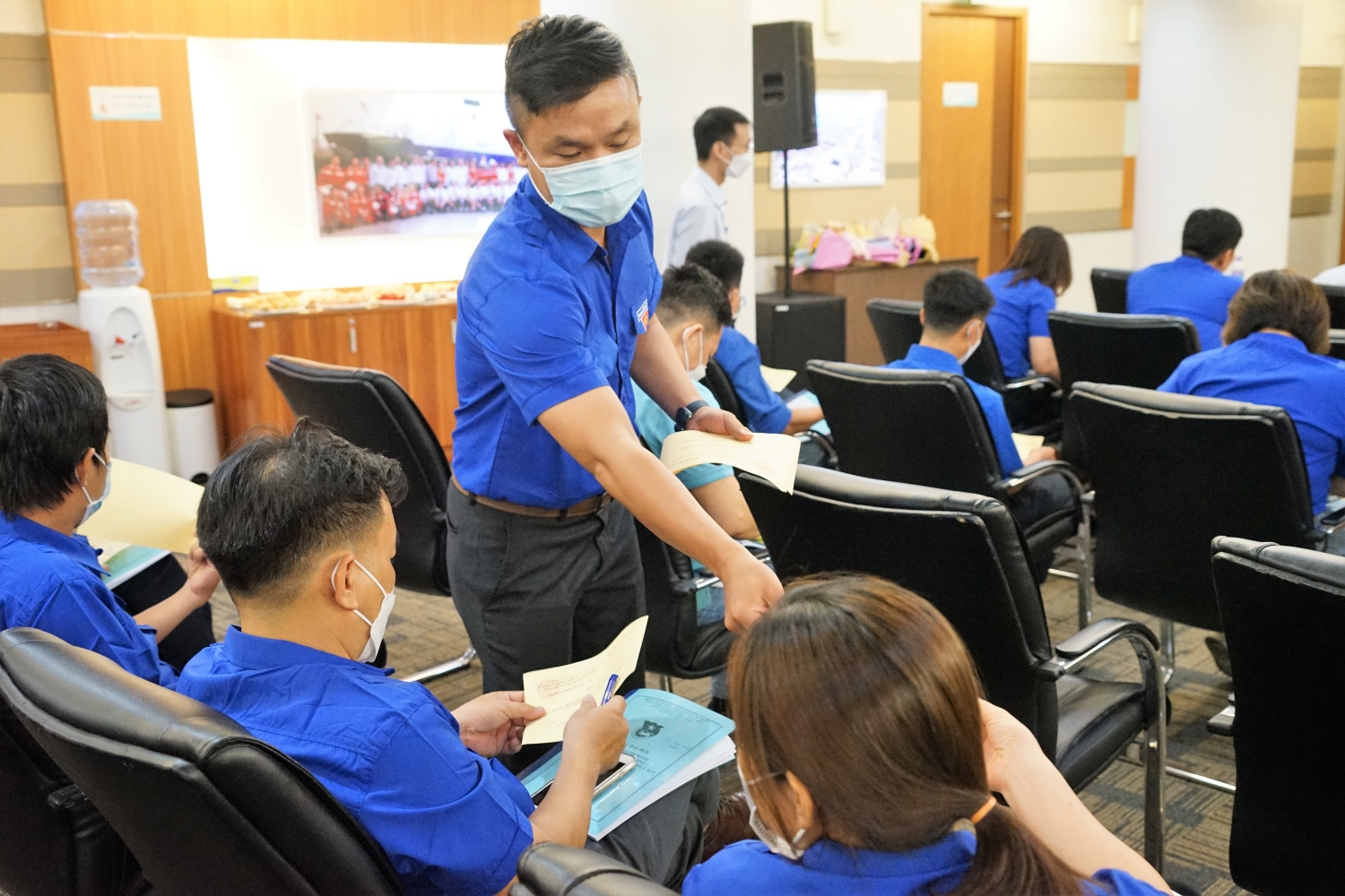 Tuổi trẻ PVMR: Tiên phong - Cống hiến - Gương mẫu - Đoàn kết - Sáng tạo Tuổi trẻ PVMR: Tiên phong - Cống hiến - Gương mẫu - Đoàn kết - Sáng tạo
