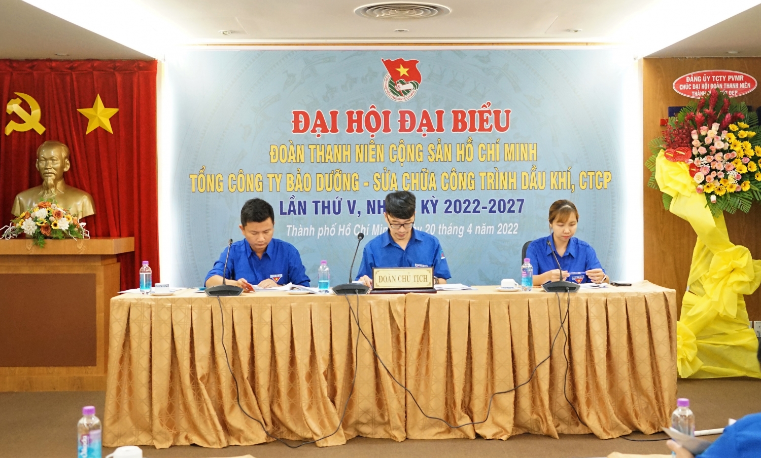 Tuổi trẻ PVMR: Tiên phong - Cống hiến - Gương mẫu - Đoàn kết - Sáng tạo Tuổi trẻ PVMR: Tiên phong - Cống hiến - Gương mẫu - Đoàn kết - Sáng tạo