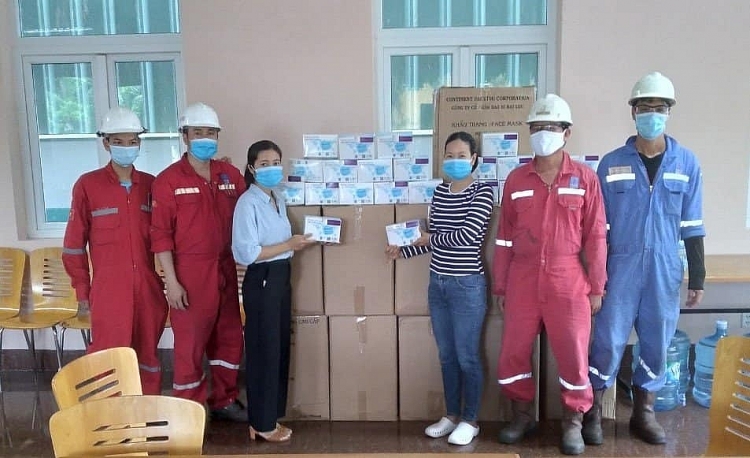 Công đoàn PV Drilling cấp phát 5.230 hộp khẩu trang cho người lao động