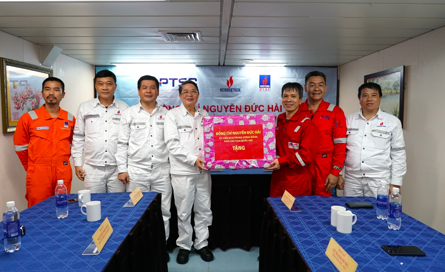Phó Chủ tịch Quốc hội Nguyễn Đức Hải thăm người lao động dầu khí làm việc tại mỏ Thăng Long - Đông Đô Phó Chủ tịch Quốc hội Nguyễn Đức Hải làm việc, thăm hỏi, động viên người lao động dầu khí tại mỏ Thăng Long - Đông Đô