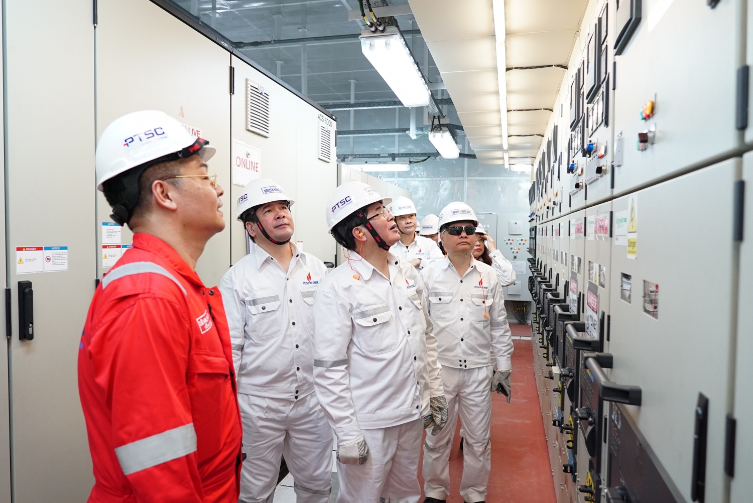 Phó Chủ tịch Quốc hội Nguyễn Đức Hải thăm người lao động dầu khí làm việc tại mỏ Thăng Long - Đông Đô Phó Chủ tịch Quốc hội Nguyễn Đức Hải làm việc, thăm hỏi, động viên người lao động dầu khí tại mỏ Thăng Long - Đông Đô
