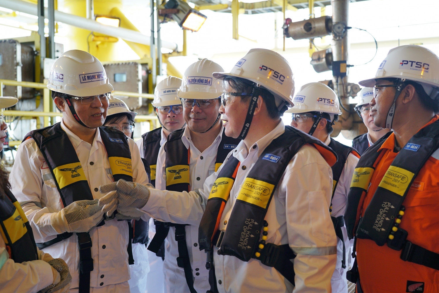 Phó Chủ tịch Quốc hội Nguyễn Đức Hải làm việc, thăm hỏi, động viên người lao động dầu khí tại mỏ Thăng Long - Đông Đô