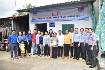 Xí nghiệp Khai thác Dầu khí trao nhà Nhân Ái và tặng xe đạp cho học sinh nghèo huyện Tịnh Biên