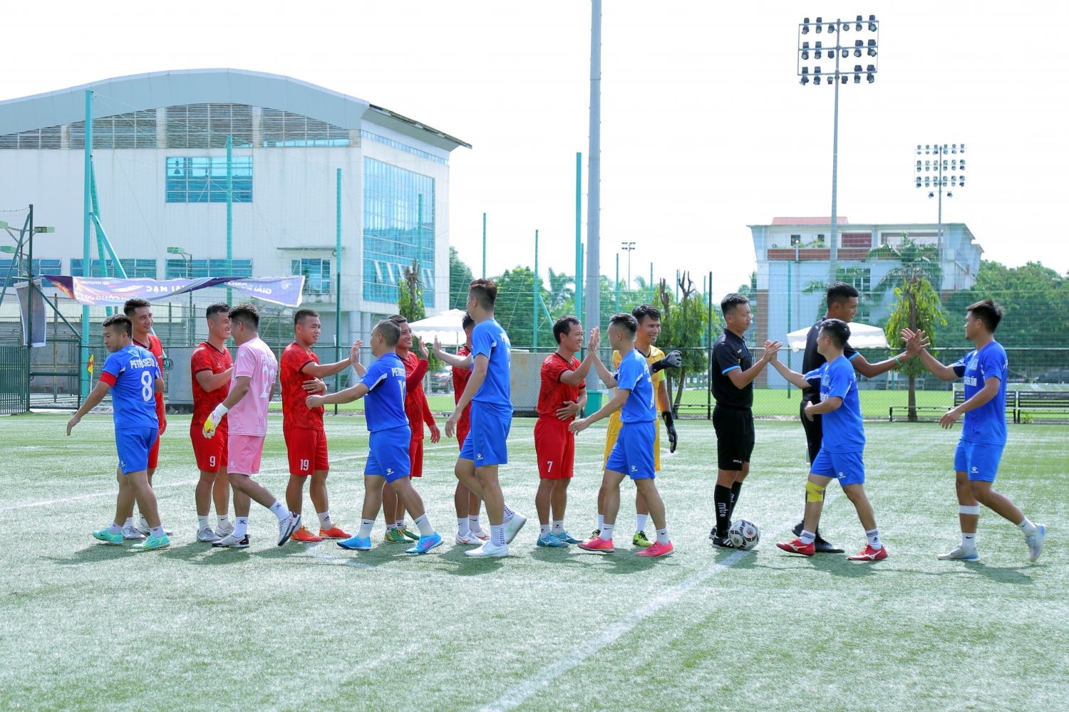 Giải bóng đá Cup Công đoàn Dầu khí hưởng ứng Tuần lễ Văn hóa Dầu khí