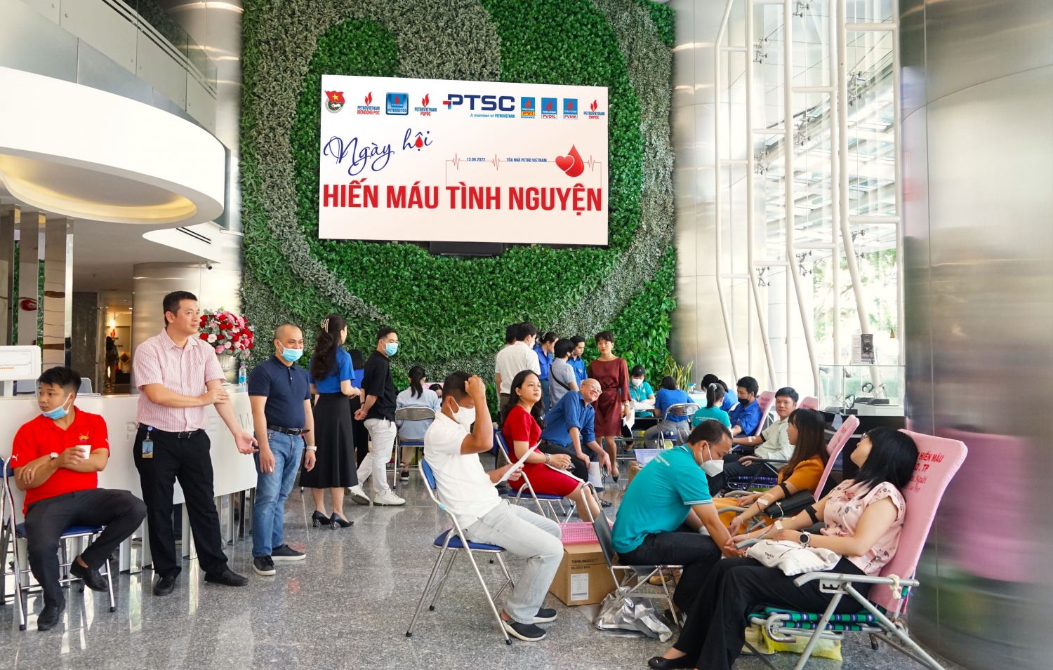 Toàn cảnh Ngày hội hiến máu tình nguyện 2022 tại trụ sở tòa nhà Petrovietnam (Số 1 - 5 Lê Duẩn, quận 1, TP HCM) Toàn cảnh Ngày hội hiến máu tình nguyện 2022 tại trụ sở tòa nhà Petrovietnam (Số 1 - 5 Lê Duẩn, quận 1, TP HCM)