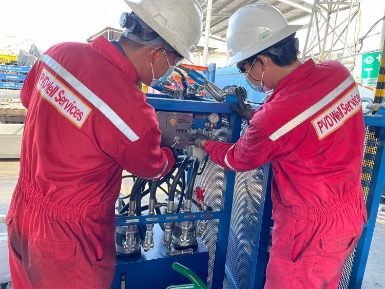 Người lao động PV Drilling thực hiện “3 tại chỗ” duy trì hoạt động sản xuất kinh doanh