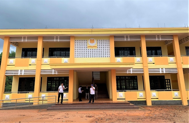 Công đoàn Vietsovpetro hoàn thành xây dựng phòng học cho các em học sinh đồng bào H’Re