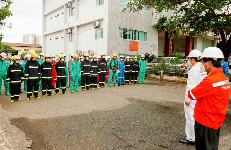 Diễn tập ứng phó sự cố cháy tại Cụm kho Cảng Vietsovpetro