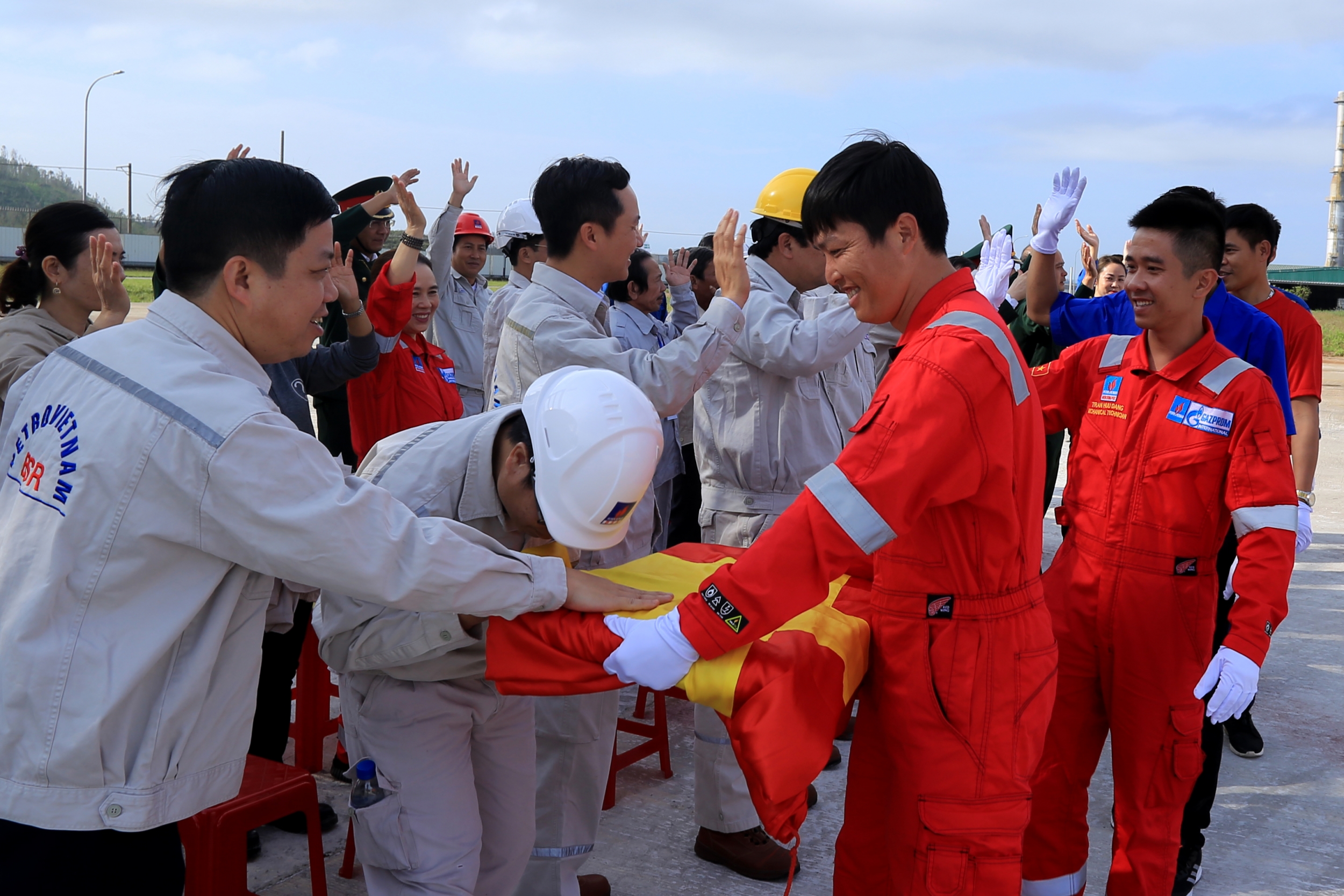 Hành trình Mùa Xuân từ những giếng dầu: Xúc động những hình ảnh từ Dung Quất Hành trình Mùa Xuân từ những giếng dầu: Xúc động những hình ảnh từ Dung Quất