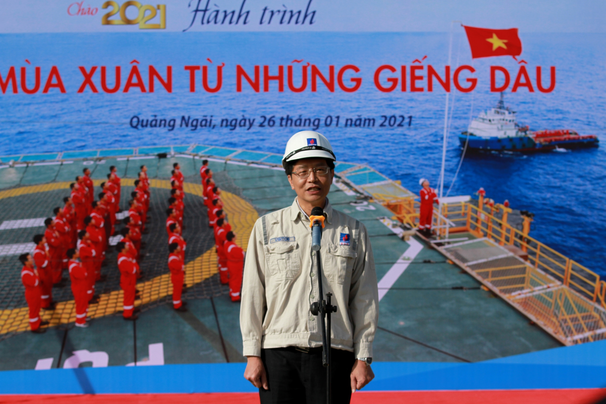 Hành trình Mùa Xuân từ những giếng dầu: Xúc động những hình ảnh từ Dung Quất Hành trình Mùa Xuân từ những giếng dầu: Xúc động những hình ảnh từ Dung Quất
