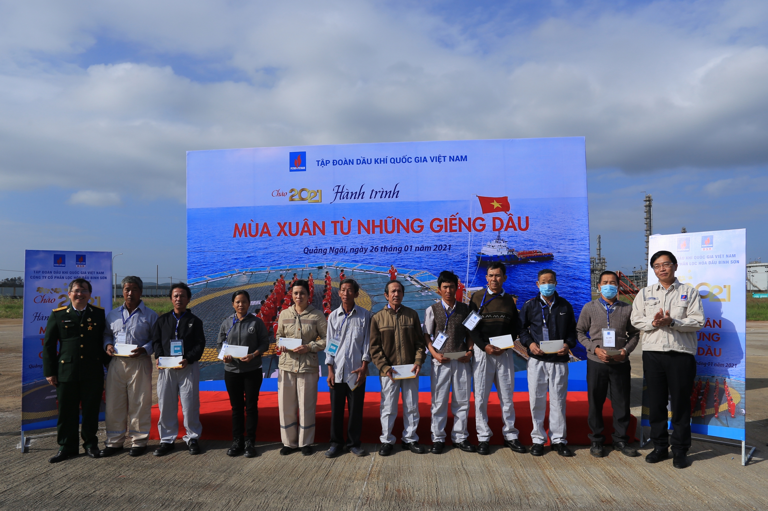 Hành trình Mùa Xuân từ những giếng dầu: Xúc động những hình ảnh từ Dung Quất Hành trình Mùa Xuân từ những giếng dầu: Xúc động những hình ảnh từ Dung Quất