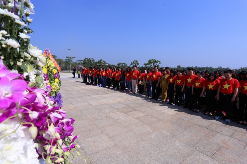 cong doan dau khi tri an me vnah va huong den bien dao que huong