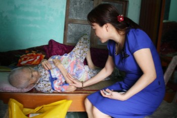 Công đoàn Dầu khí thăm và tặng quà Mẹ VNAH tại Quảng Nam