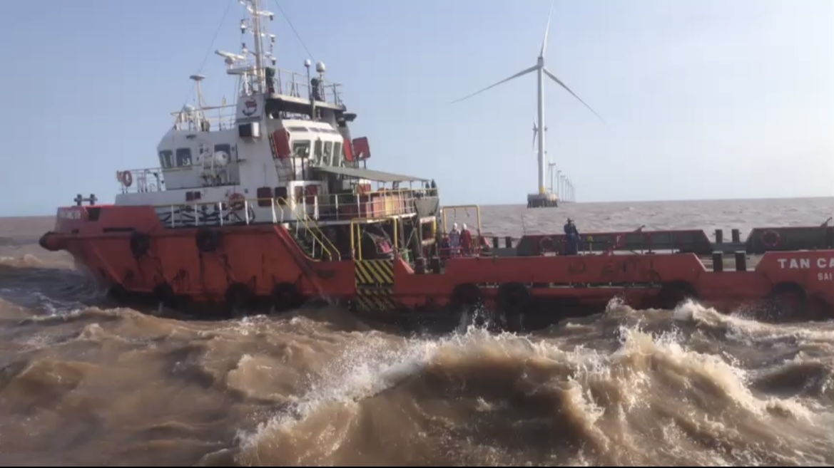 Xí nghiệp Cơ điện Liên doanh Việt-Nga Vietsovpetro thực hiện thành công dịch vụ sửa chữa tuyến cáp điện ngầm cho trang trai điện gió ngoài khơi Tân Thuận tại tỉnh Cà Mau