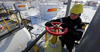 Mỹ cấm vận dầu Nga tác động ra sao đến kinh tế thế giới?