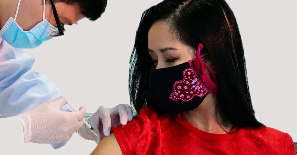 Ca sĩ Hồng Nhung đăng ký cho cả nhà tiêm vắc xin Việt Nam