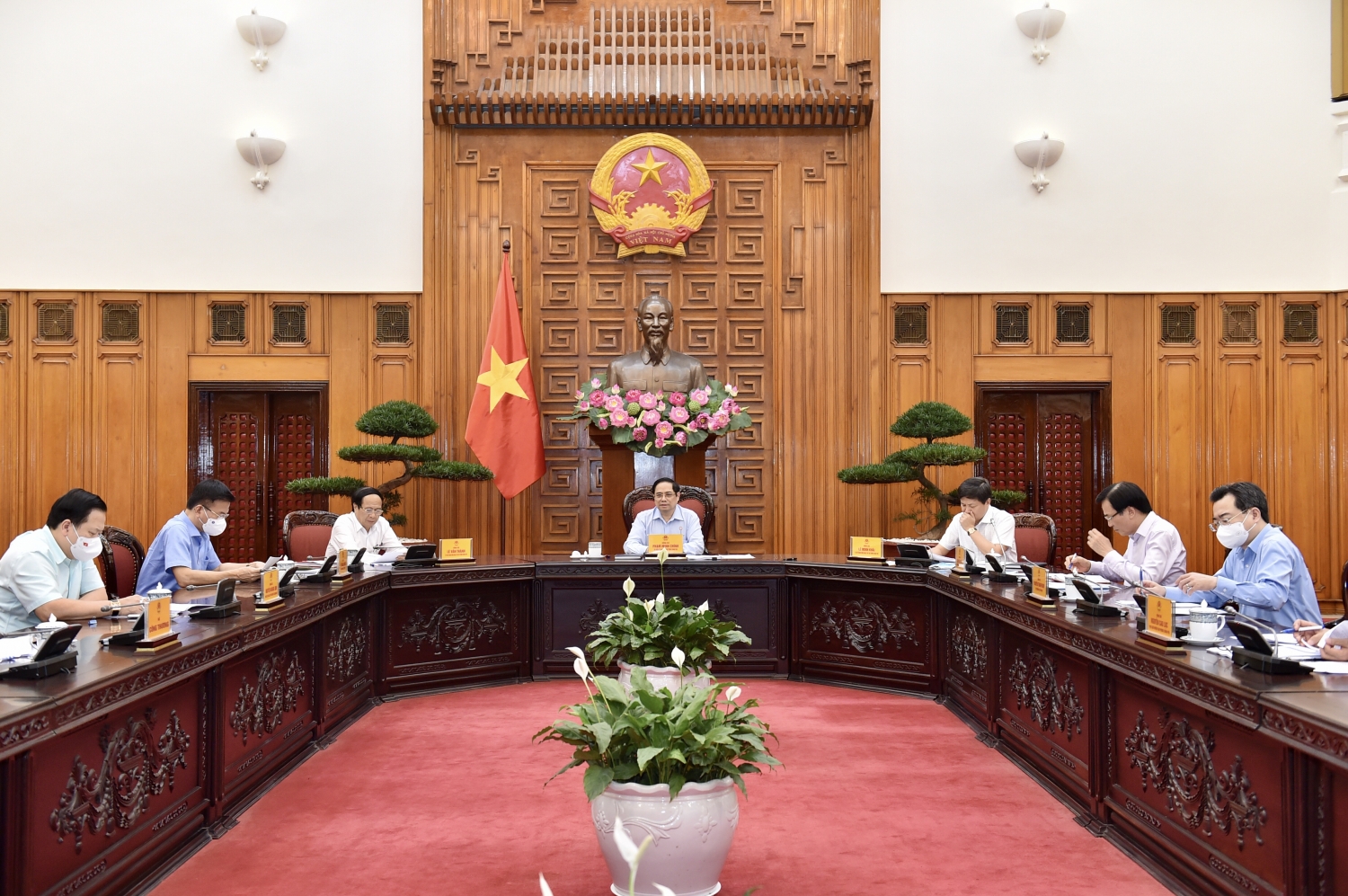 Thủ tướng nêu rõ quan điểm bảo vệ những người dám nghĩ, dám làm, dám chịu trách nhiệm, không có động cơ cá nhân, mục đích xấu, không tham nhũng, tiêu cực trong quá trình xử lý, giải quyết những vấn đề liên quan dự án - Ảnh: VGP/Nhật Bắc Thủ tướng nêu rõ quan điểm bảo vệ những người dám nghĩ, dám làm, dám chịu trách nhiệm, không có động cơ cá nhân, mục đích xấu, không tham nhũng, tiêu cực trong quá trình xử lý, giải quyết những vấn đề liên quan dự án - Ảnh: VGP/Nhật Bắc